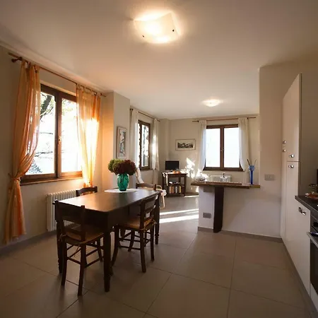 Casa Orlando With Wonderful Lake View And Garden 아파트 파게토 라리오