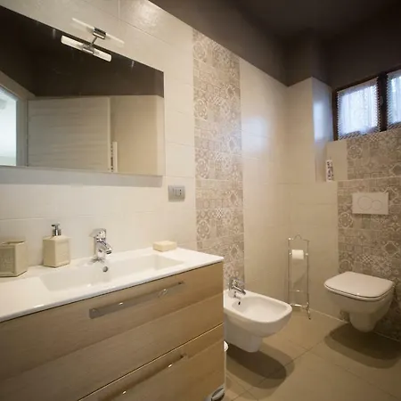 Casa Orlando With Wonderful Lake View And Garden 아파트 파게토 라리오